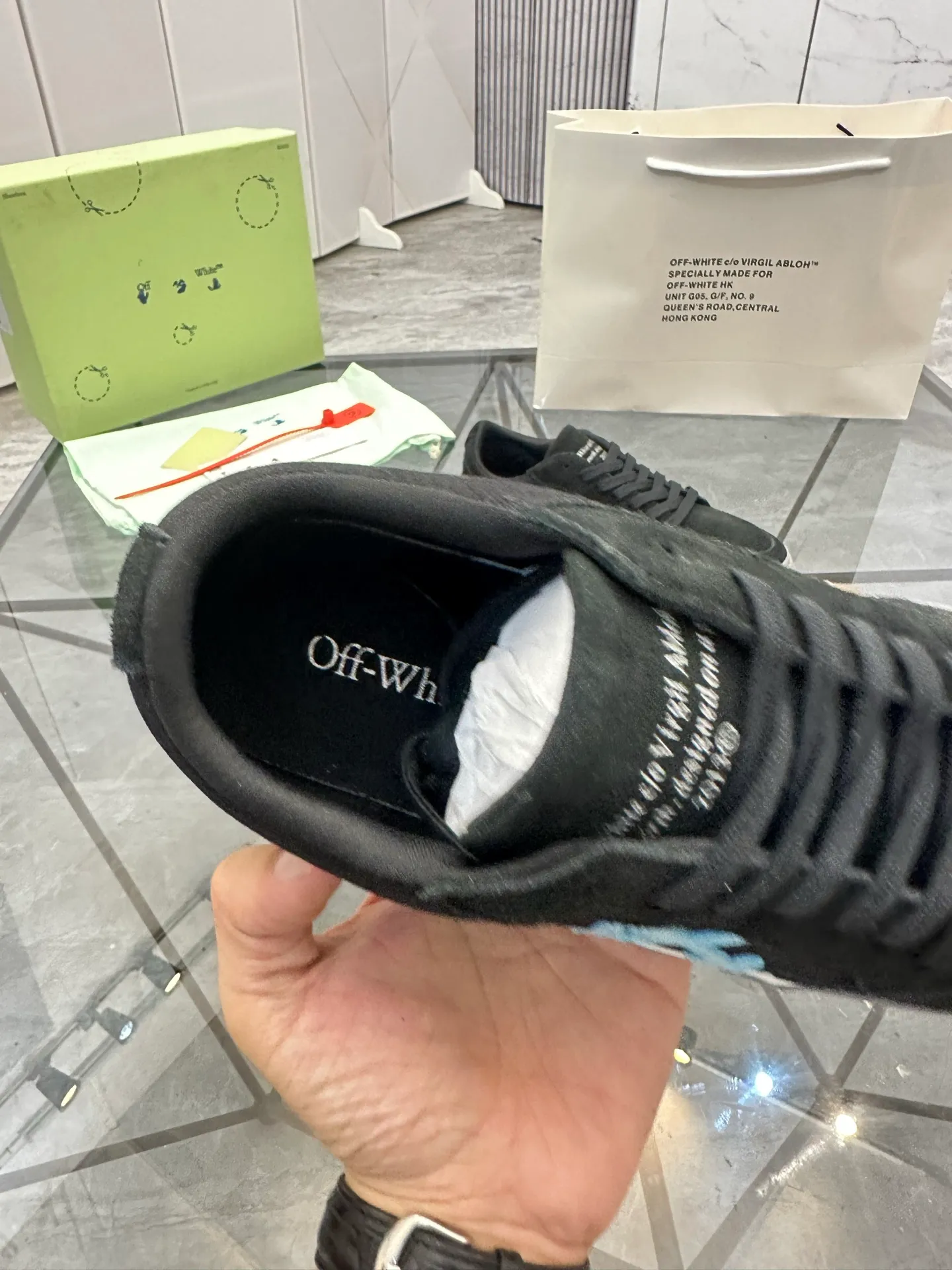 Selling men's shoes 💰: 💰P440¥ Product trademark: OFF WHITE * "OFF WHITE*" low-top casual shoes Regular size: 35-45 (can be customized to 46) Couple style Product materials: imported nubuck leather upper spliced ​​with original fabric, breathable lining, original outsole. No.: H203